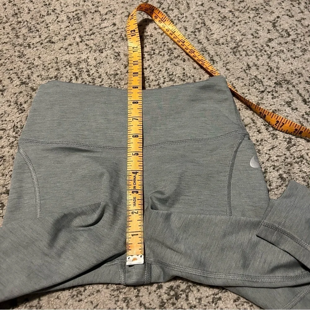 Nike Dri-Fit Gray Capris Size XS